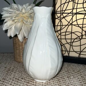 Vintage 1986 Royal Worchester Fern Leaf Vase